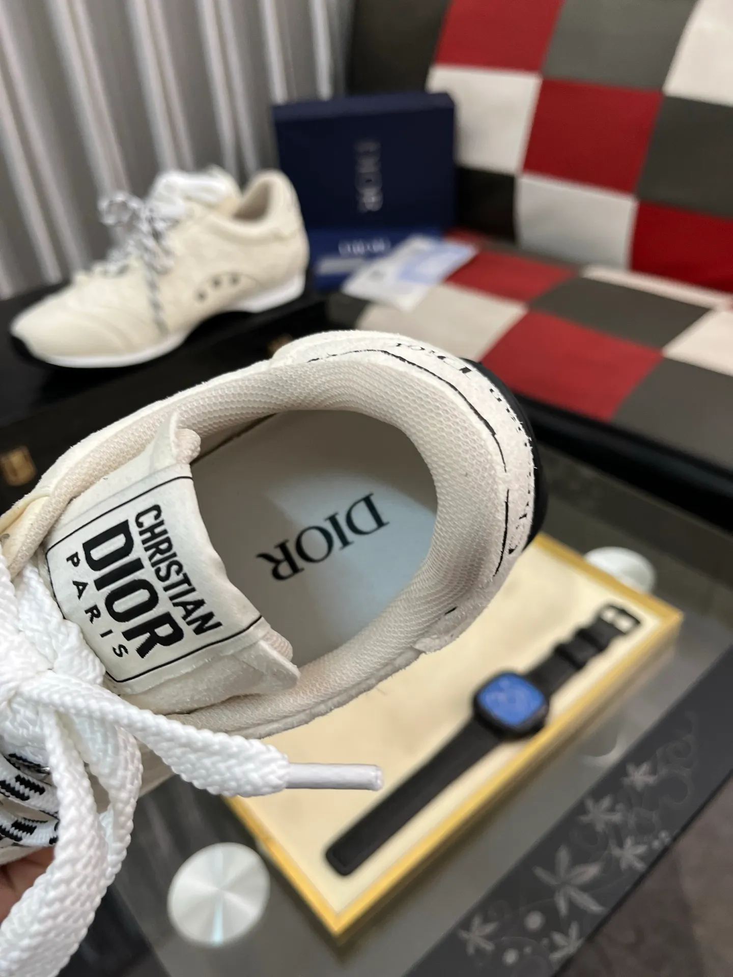 Men's shoes 💰500⌚️⌚️Dior original quality.~ Unique modern style sneakers. 🏃A must-have casual shoe for trendy men😍😍 Original brand imported from Italy, imported original leather, sheep lining (refuses to discolor and grind feet) Sole: Original sole provided by the original factory, French lazy style design ⚠️Fit to the feet, original quality, super comfortable original sole. Just like shooting the real thing 🎬The real thing is better Code number: 38-446️⃣Colors available